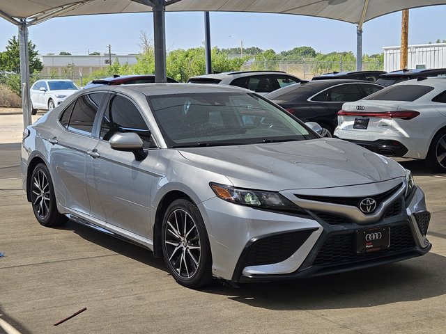 Used 2021 Toyota Camry SE FWD image 3