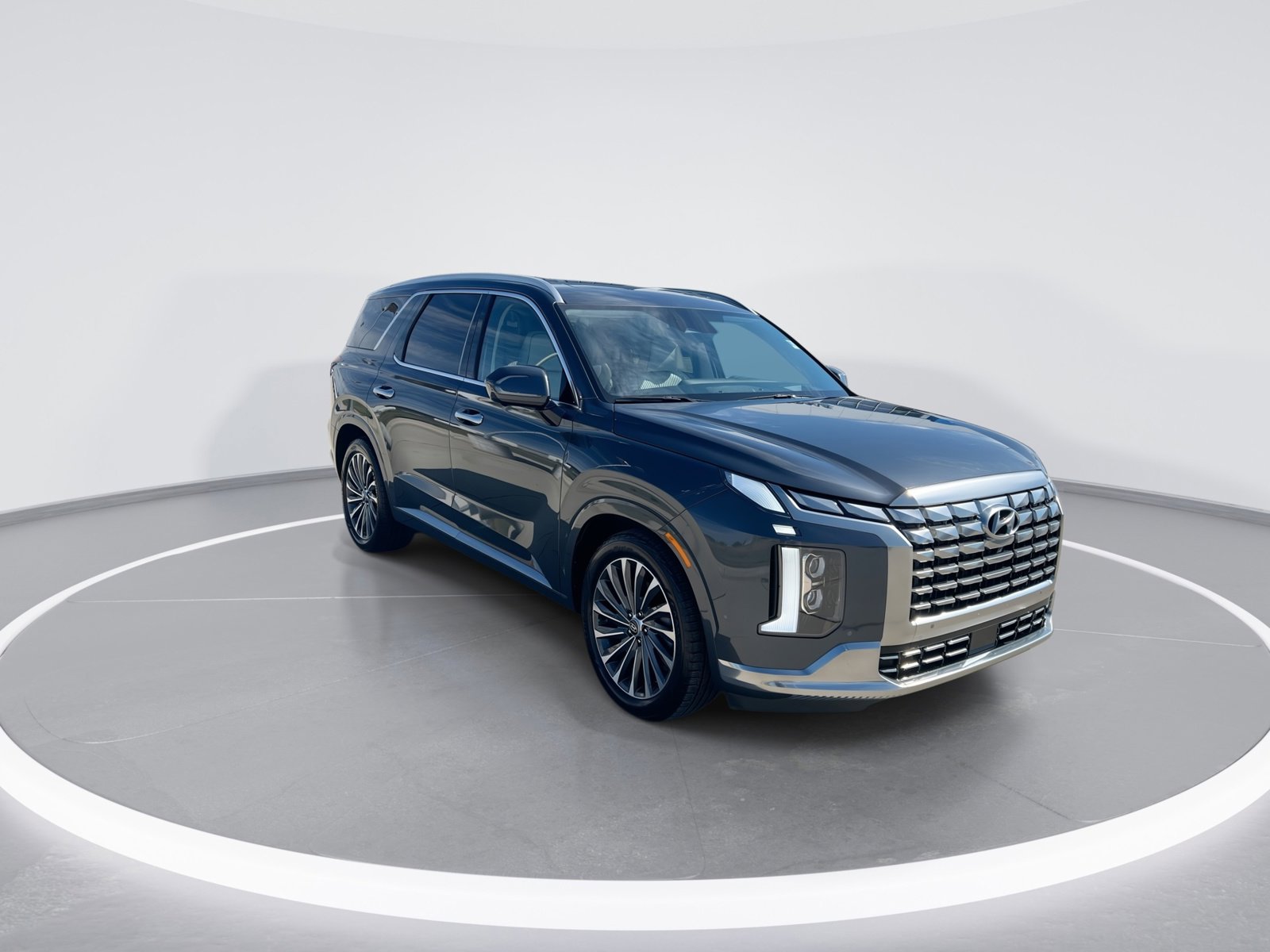 Used 2024 Hyundai Palisade Calligraphy image 2