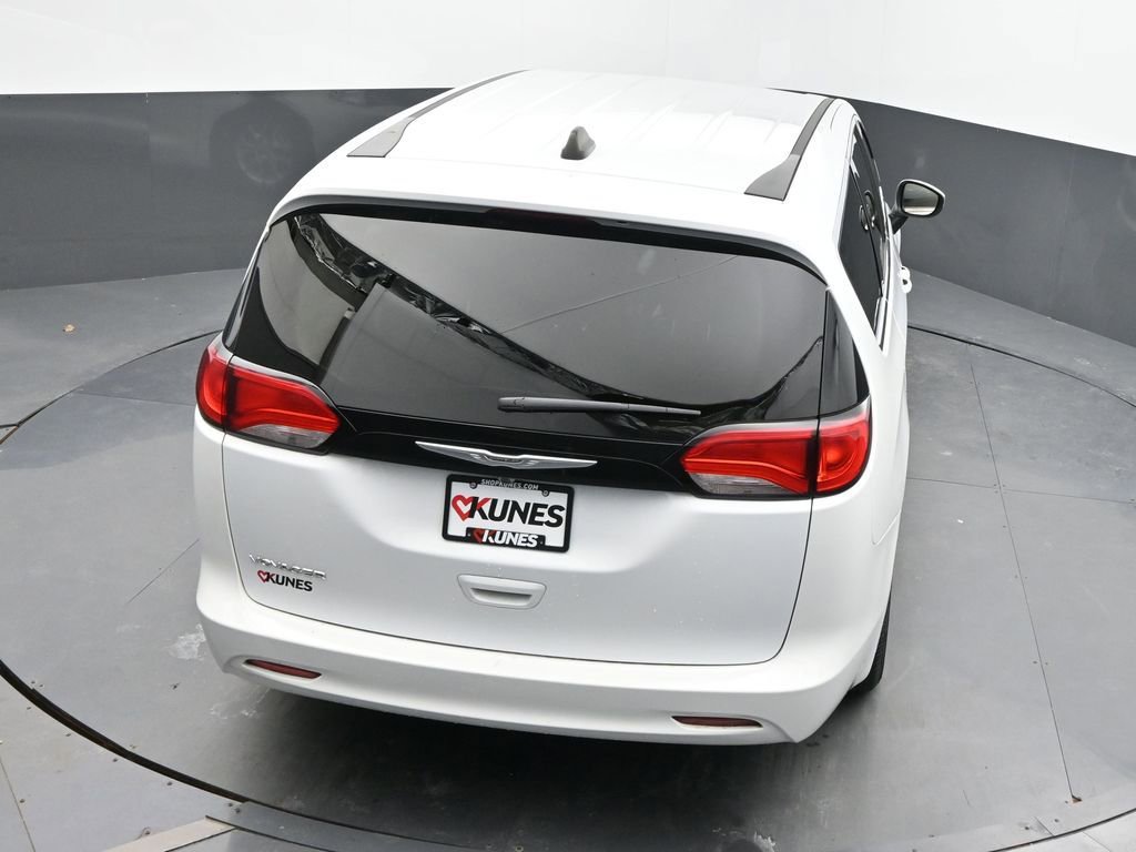 Used 2023 Chrysler Voyager LX FWD image 19