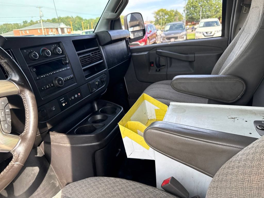 Used 2018 Chevrolet Express 3500 w/ Driver Convenience Package RWD image 9