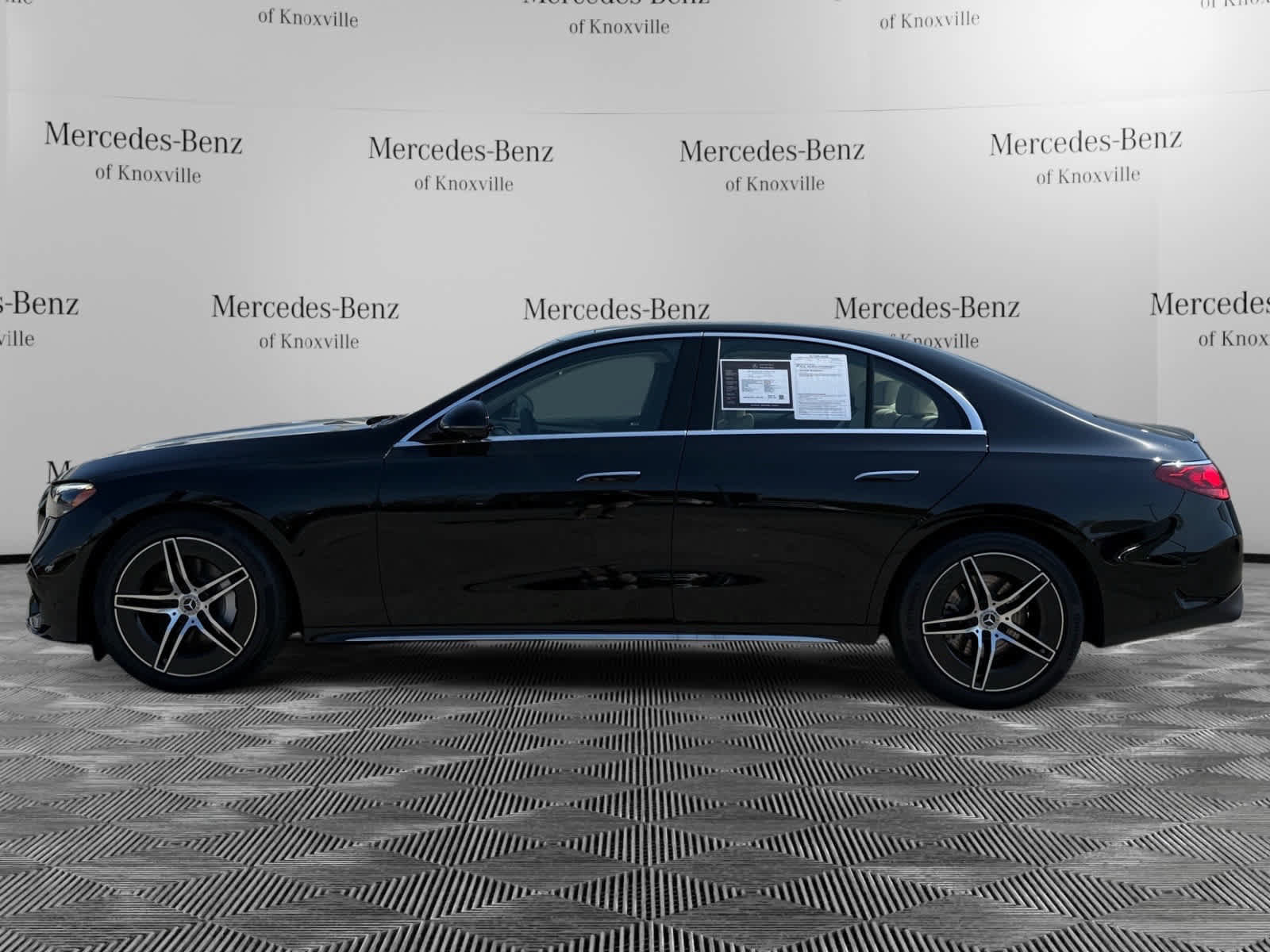 Used 2026 Mercedes-Benz E 350 4MATIC Sedan image 2
