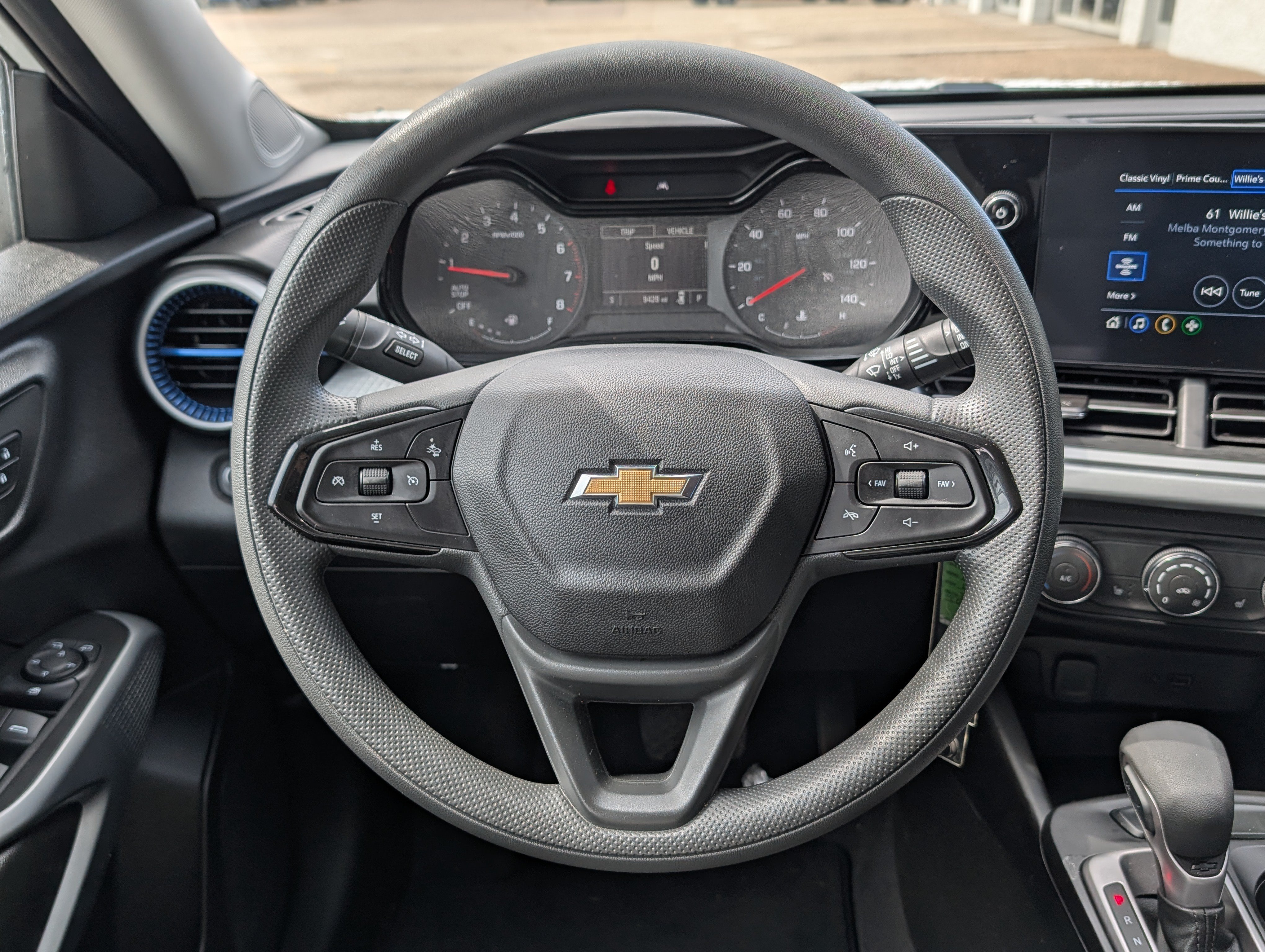 Used 2026 Chevrolet Trax LS w/ LS Convenience Package FWD image 12