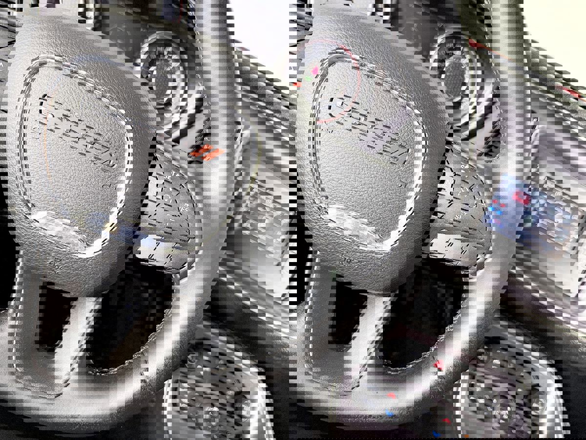 Used 2015 Dodge Challenger SXT w/ Driver Convenience Group RWD image 42