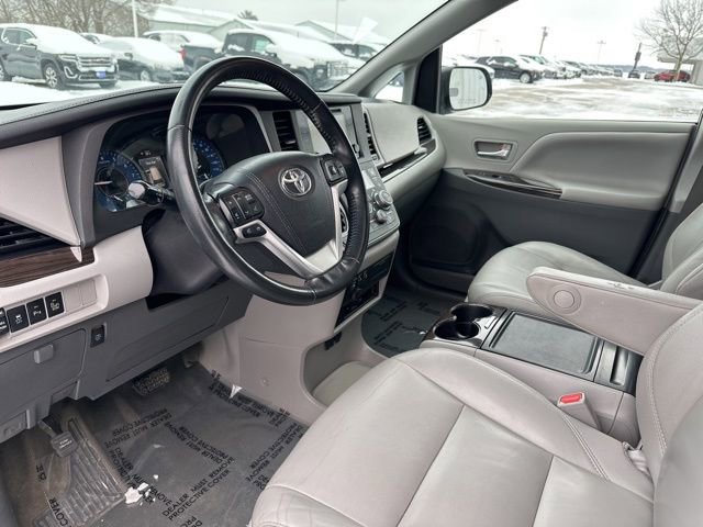 Used 2015 Toyota Sienna AWD image 26