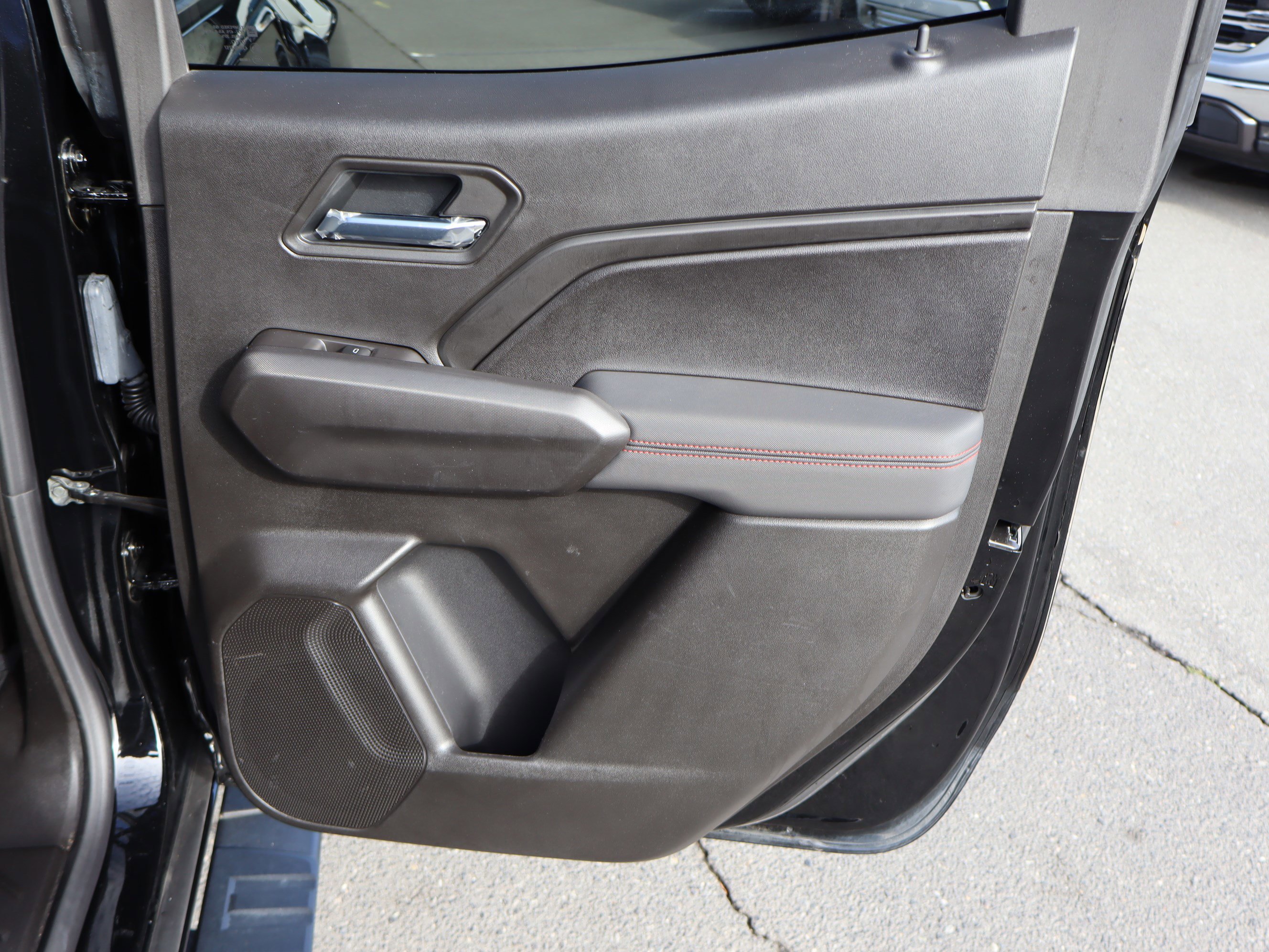 Certified 2025 Chevrolet Colorado Z71 w/ Midnight Edition image 34