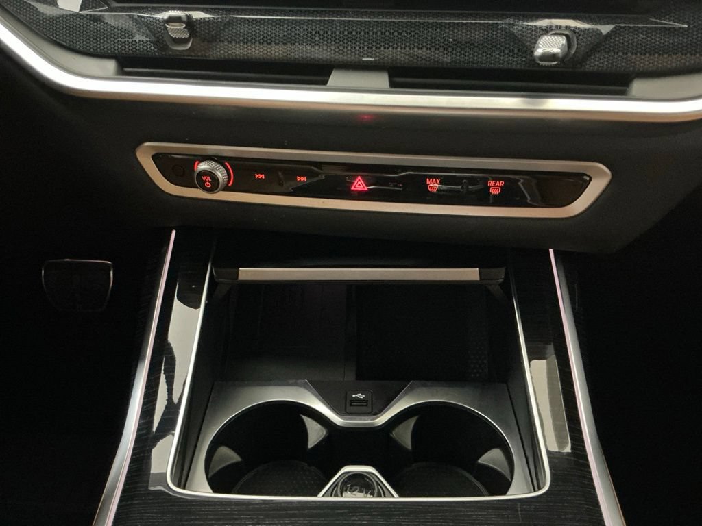 Certified 2024 BMW X7 xDrive40i w/ M Sport Package AWD/4WD image 12
