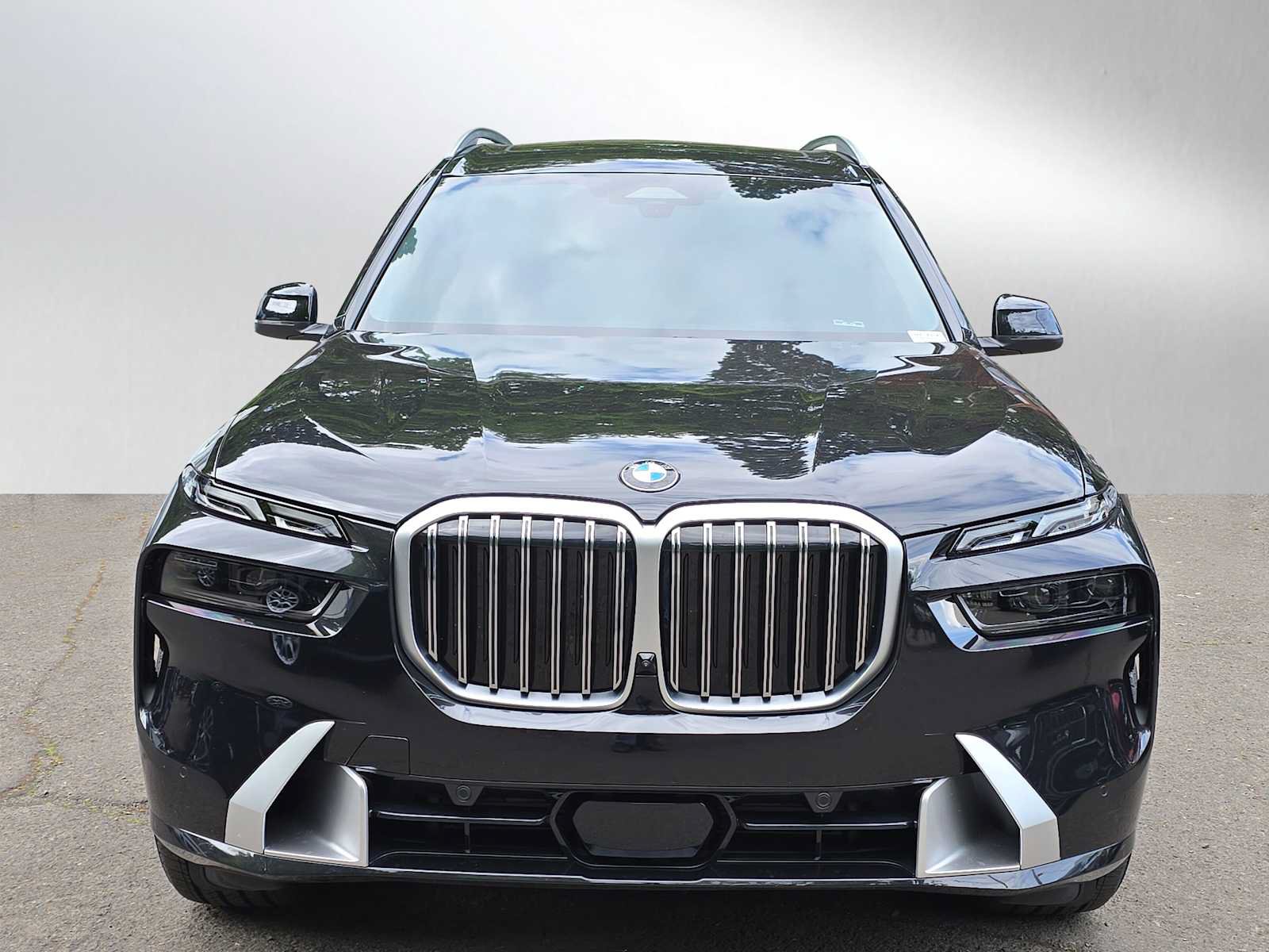 Used 2025 BMW X7 xDrive40i w/ Premium Package AWD/4WD image 8