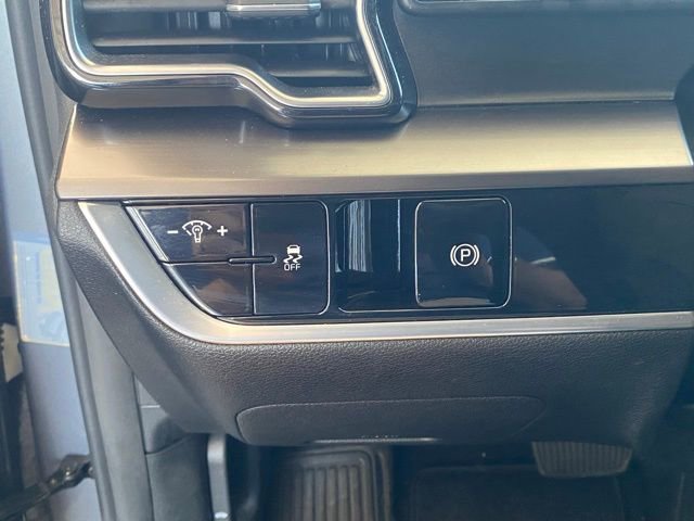 Used 2024 Kia Sportage EX image 16
