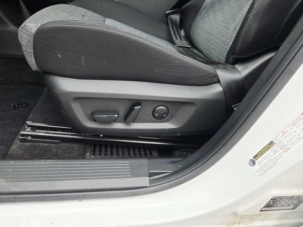 Used 2023 Nissan Rogue SV AWD/4WD image 33