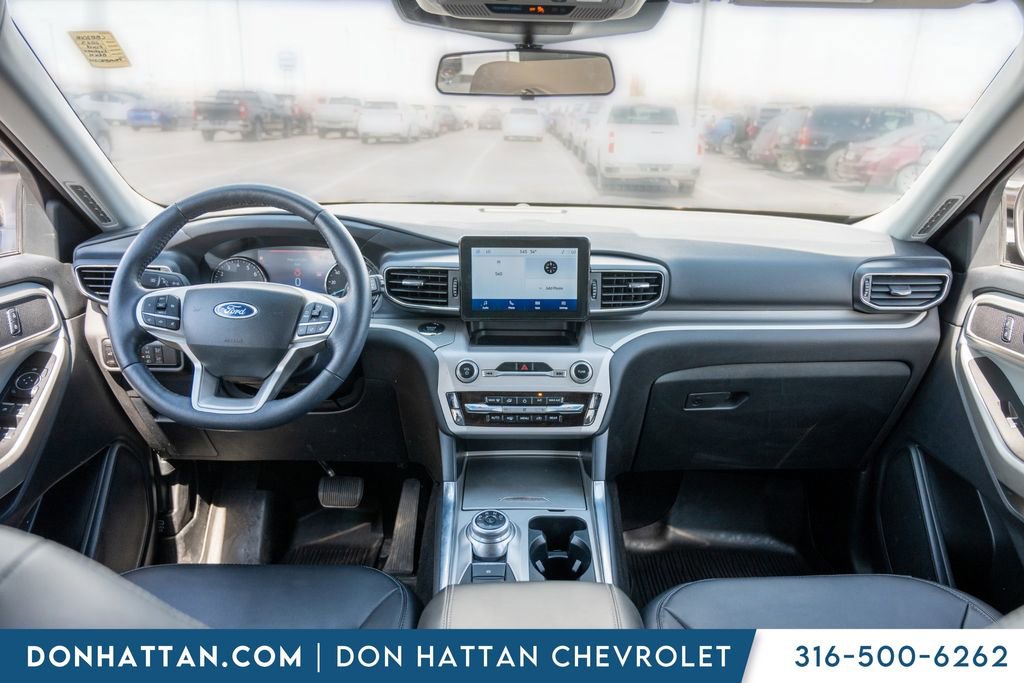 Used 2023 Ford Explorer XLT w/ Equipment Group 202A AWD/4WD image 3