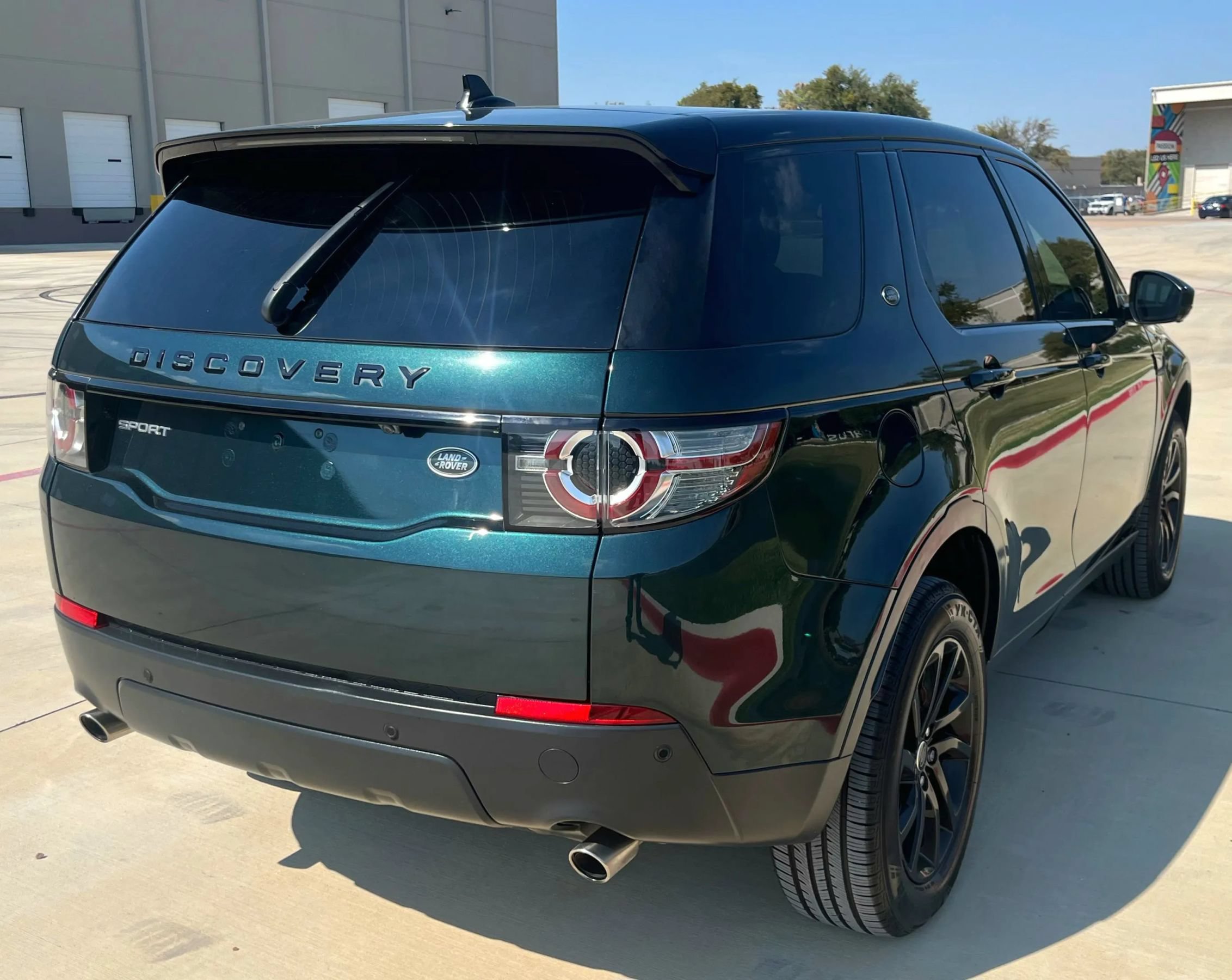 Used 2016 Land Rover Discovery Sport HSE AWD/4WD image 7