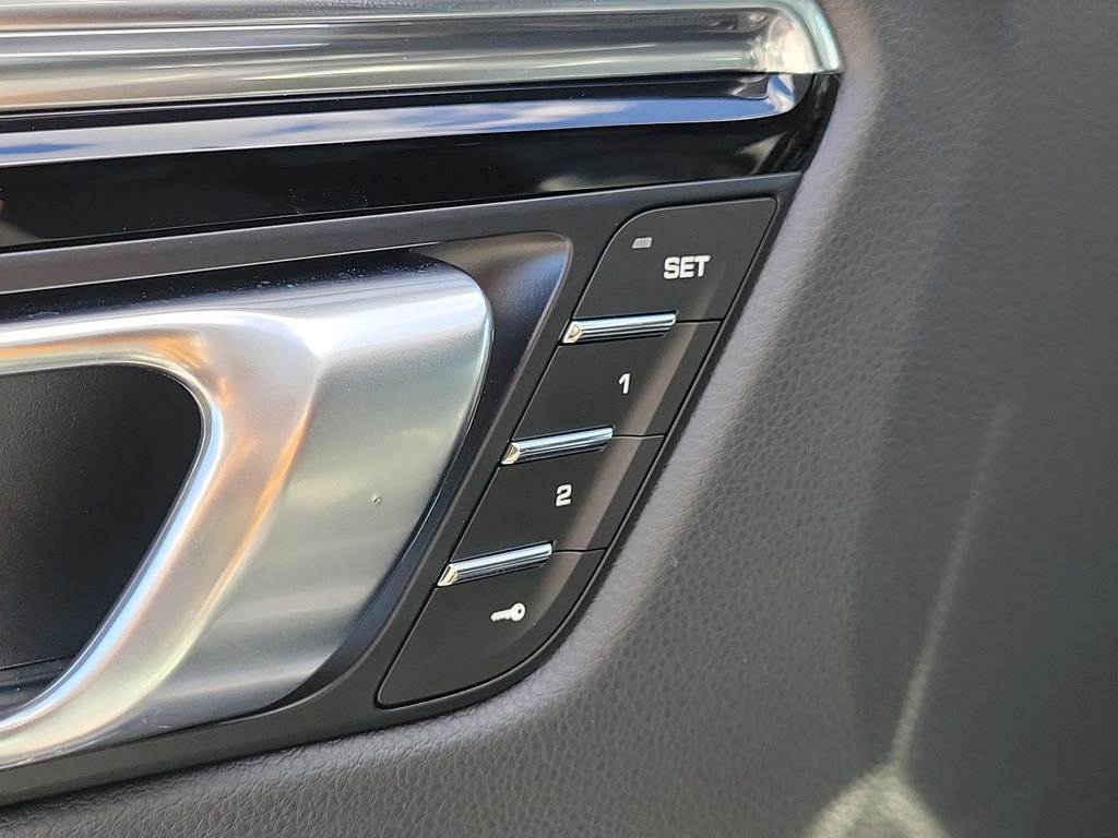 Certified 2025 Porsche Macan image 26