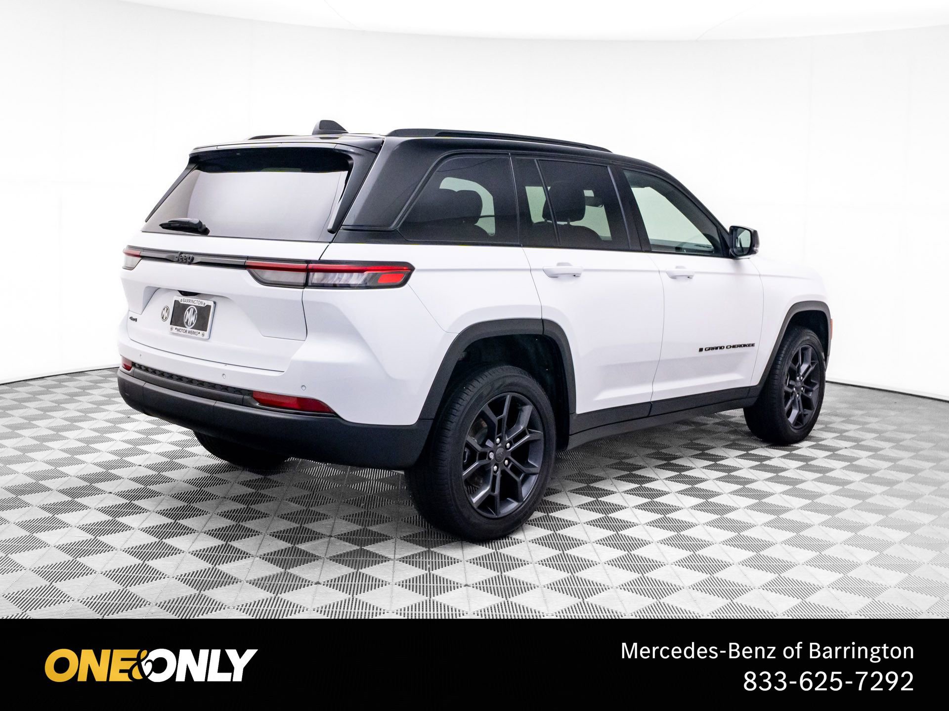 Used 2025 Jeep Grand Cherokee Limited AWD/4WD image 5