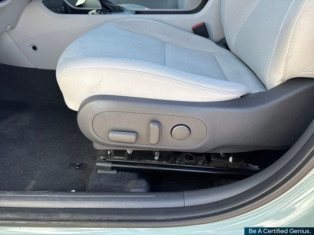 Certified 2024 Hyundai Kona SEL FWD image 32