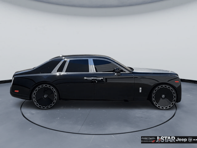 Used 2022 Rolls-Royce Phantom Sedan RWD image 4