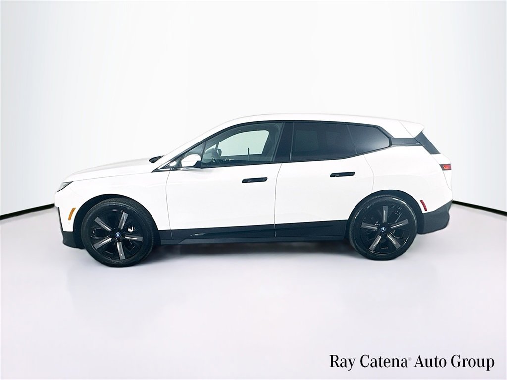Used 2025 BMW iX xDrive50 w/ Premium Package image 4
