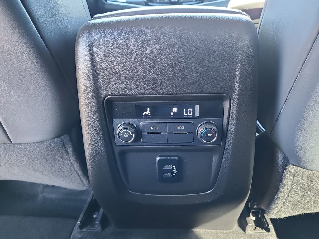 Used 2018 Buick Enclave Essence image 28