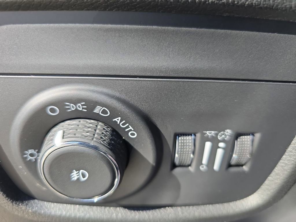 New 2025 Jeep Grand Cherokee L Limited w/ Luxury Tech Group II image 27