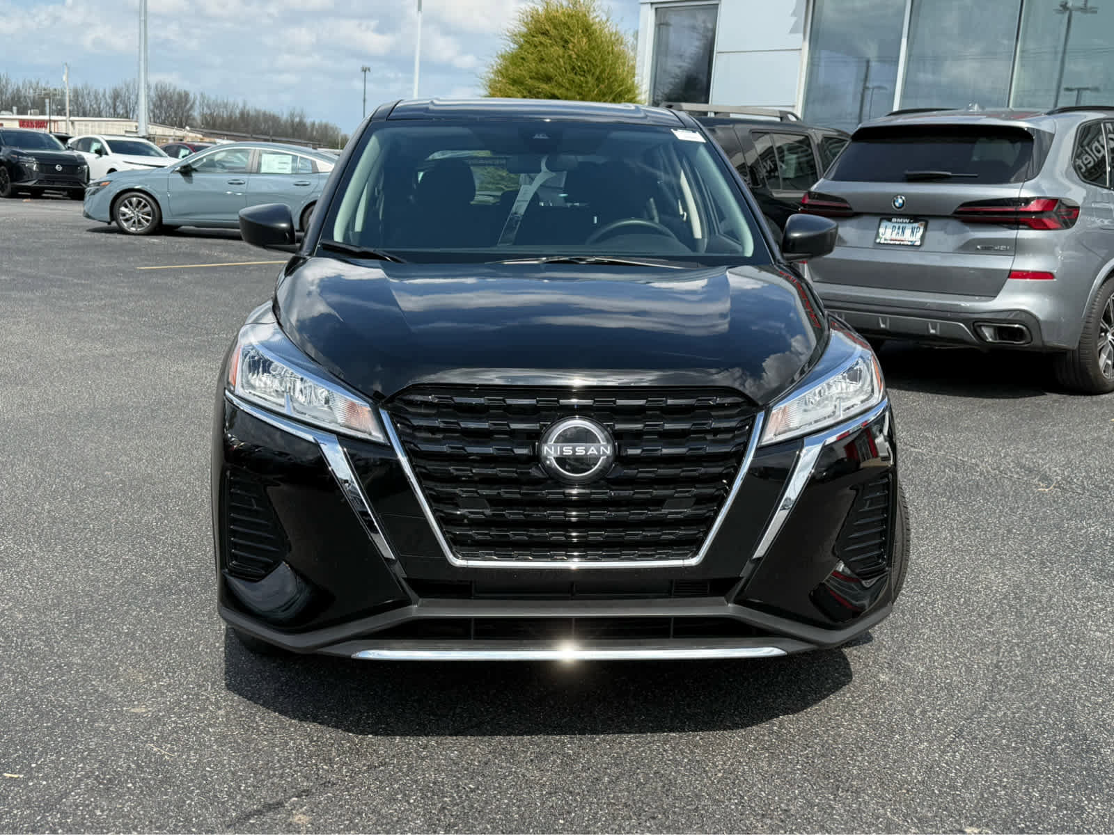 Used 2025 Nissan Kicks Play S FWD image 2