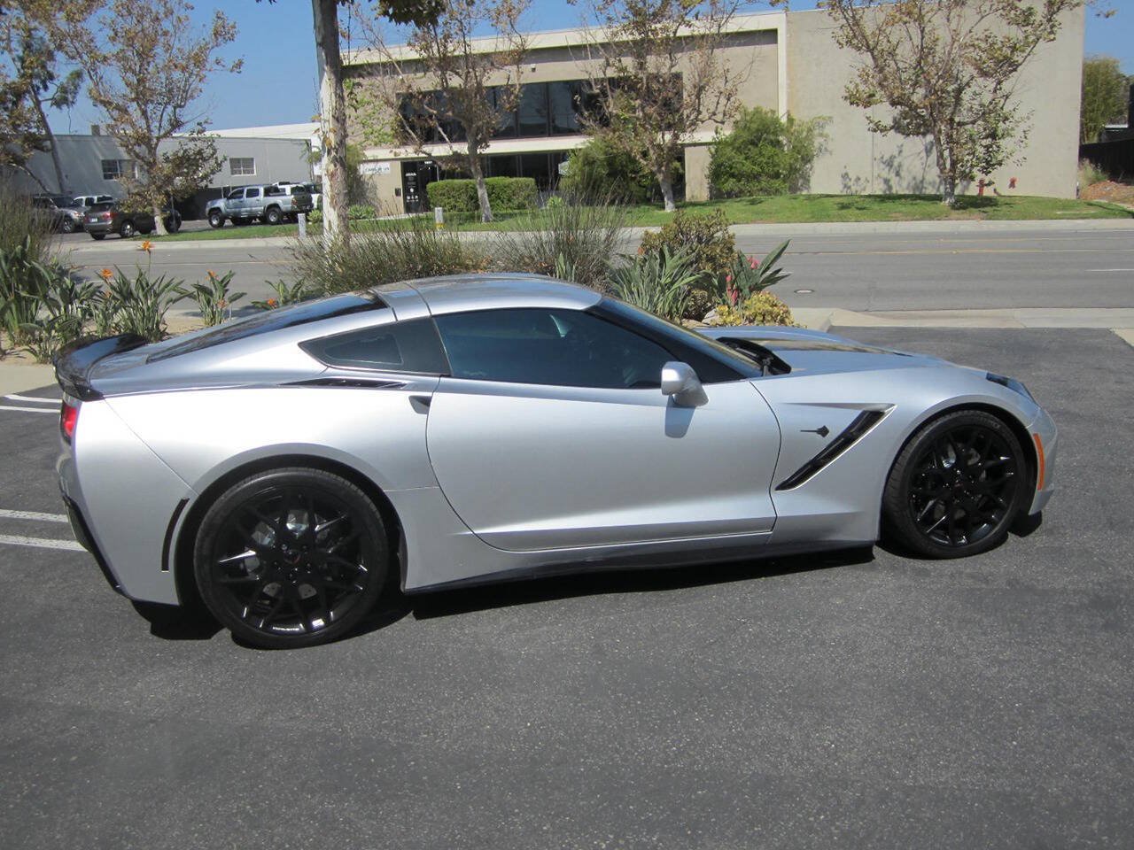 Used 2019 Chevrolet Corvette Stingray Coupe RWD image 2