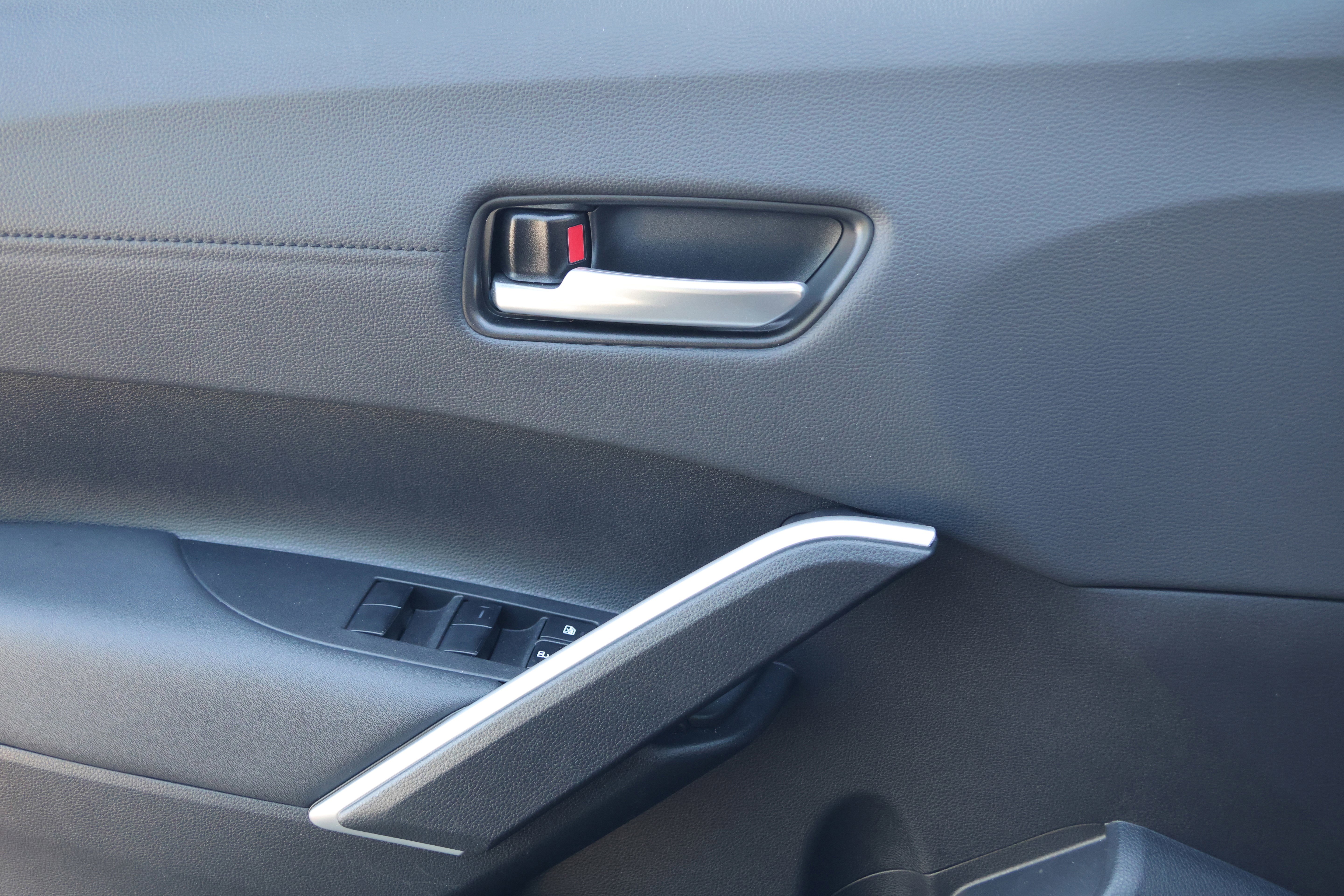 Used 2023 Toyota Corolla Cross XLE w/ Convenience Package AWD/4WD image 12