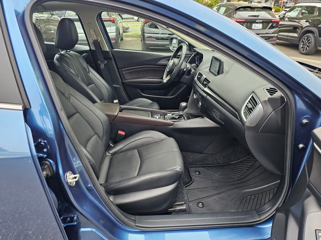 Used 2018 MAZDA MAZDA3 Grand Touring w/ Premium Equipment Package FWD image 29