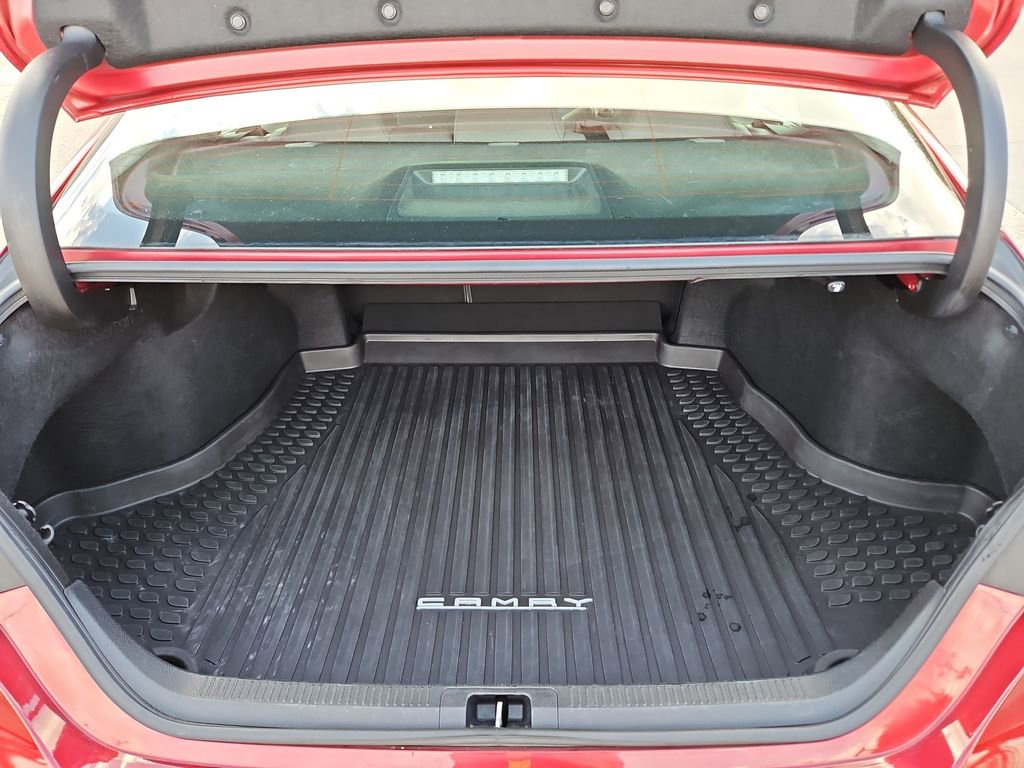 Used 2018 Toyota Camry SE w/ Moonroof Package image 30