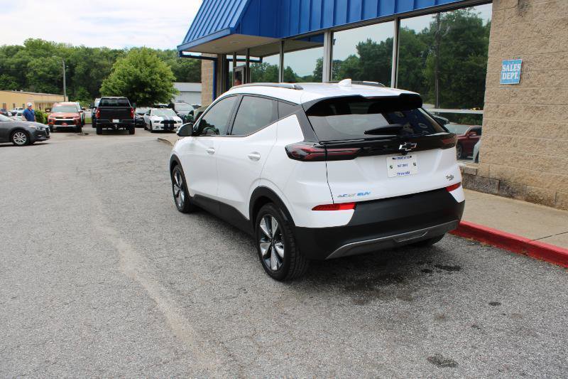 Used 2023 Chevrolet Bolt EUV LT w/ Convenience Package FWD image 4