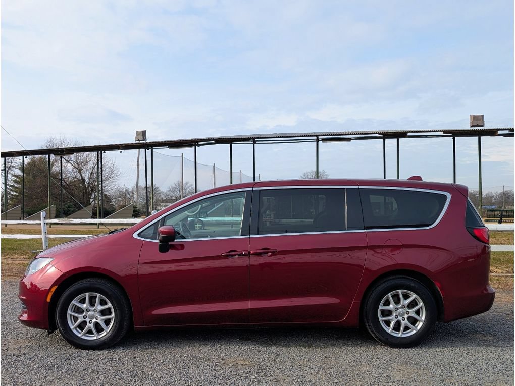 Used 2018 Chrysler Pacifica LX FWD image 4