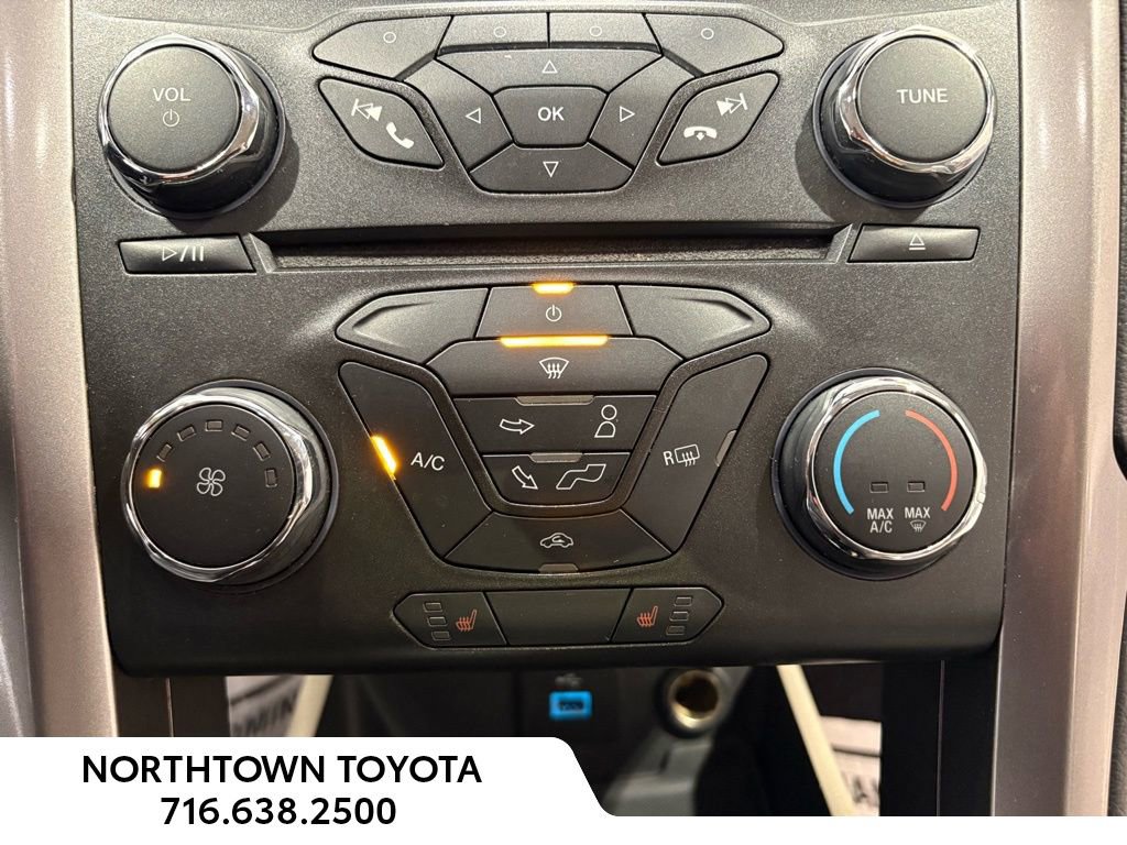 Used 2017 Ford Fusion SE FWD image 12