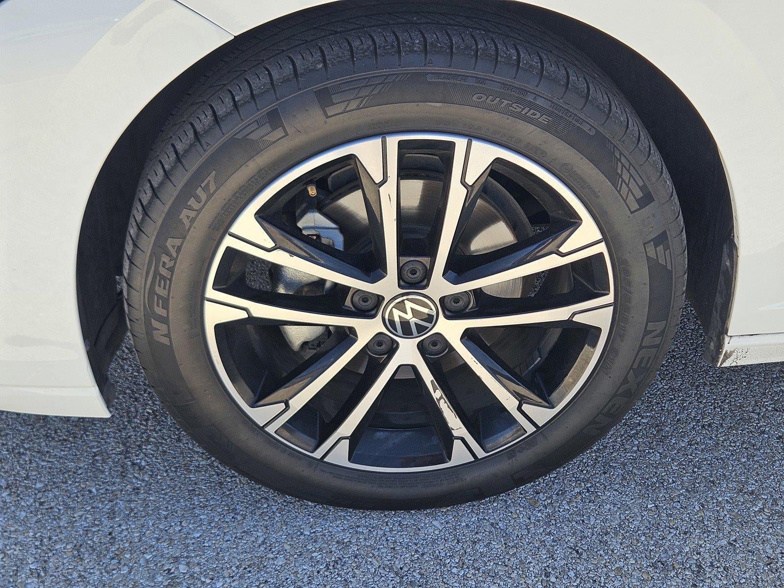 Used 2025 Volkswagen Jetta Sport FWD image 9