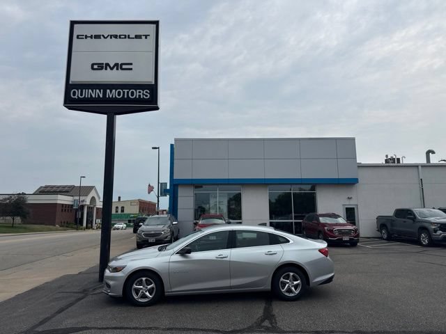 Used 2018 Chevrolet Malibu LS FWD image 2