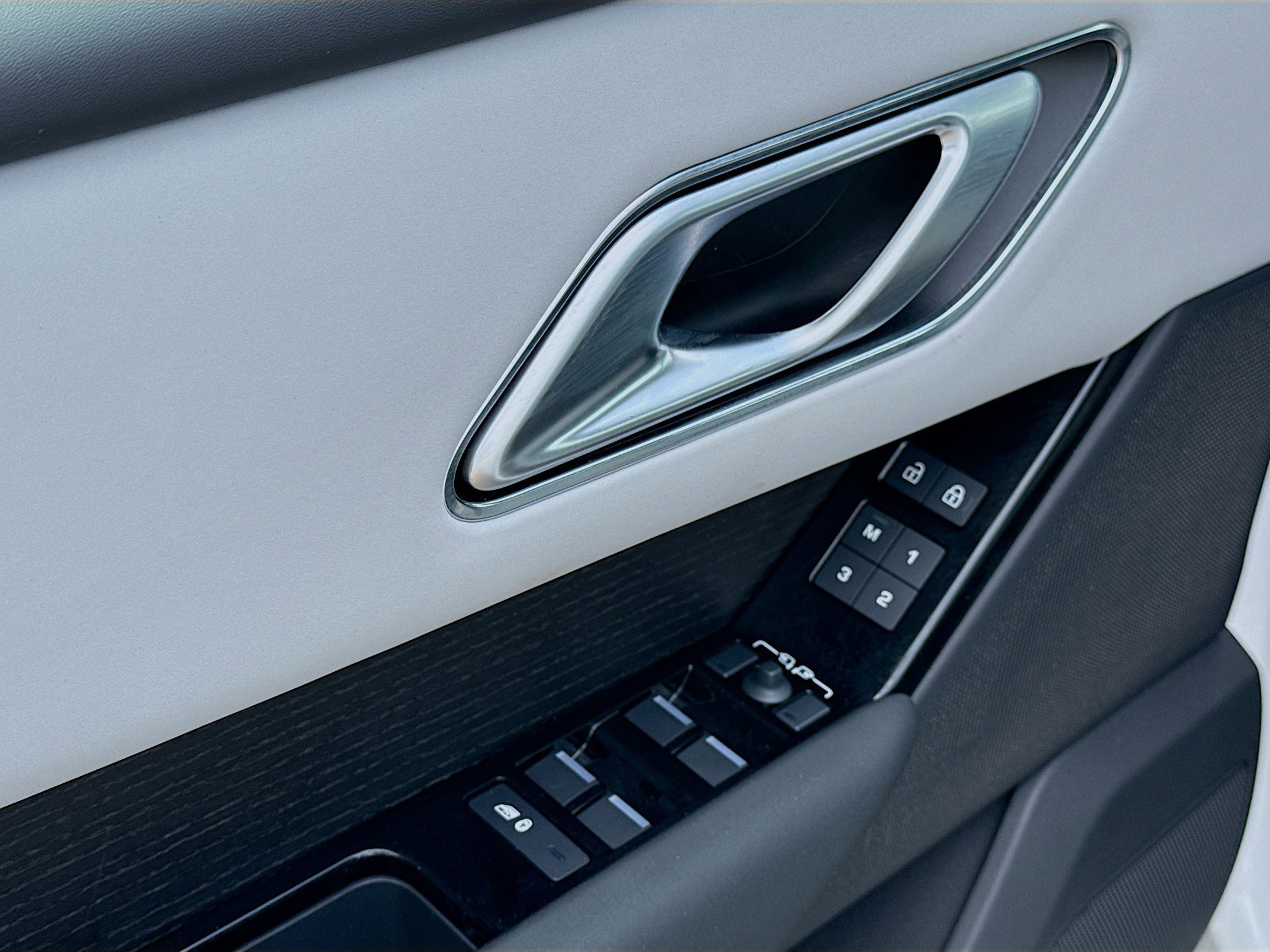 Used 2026 Land Rover Range Rover Velar Dynamic SE image 22