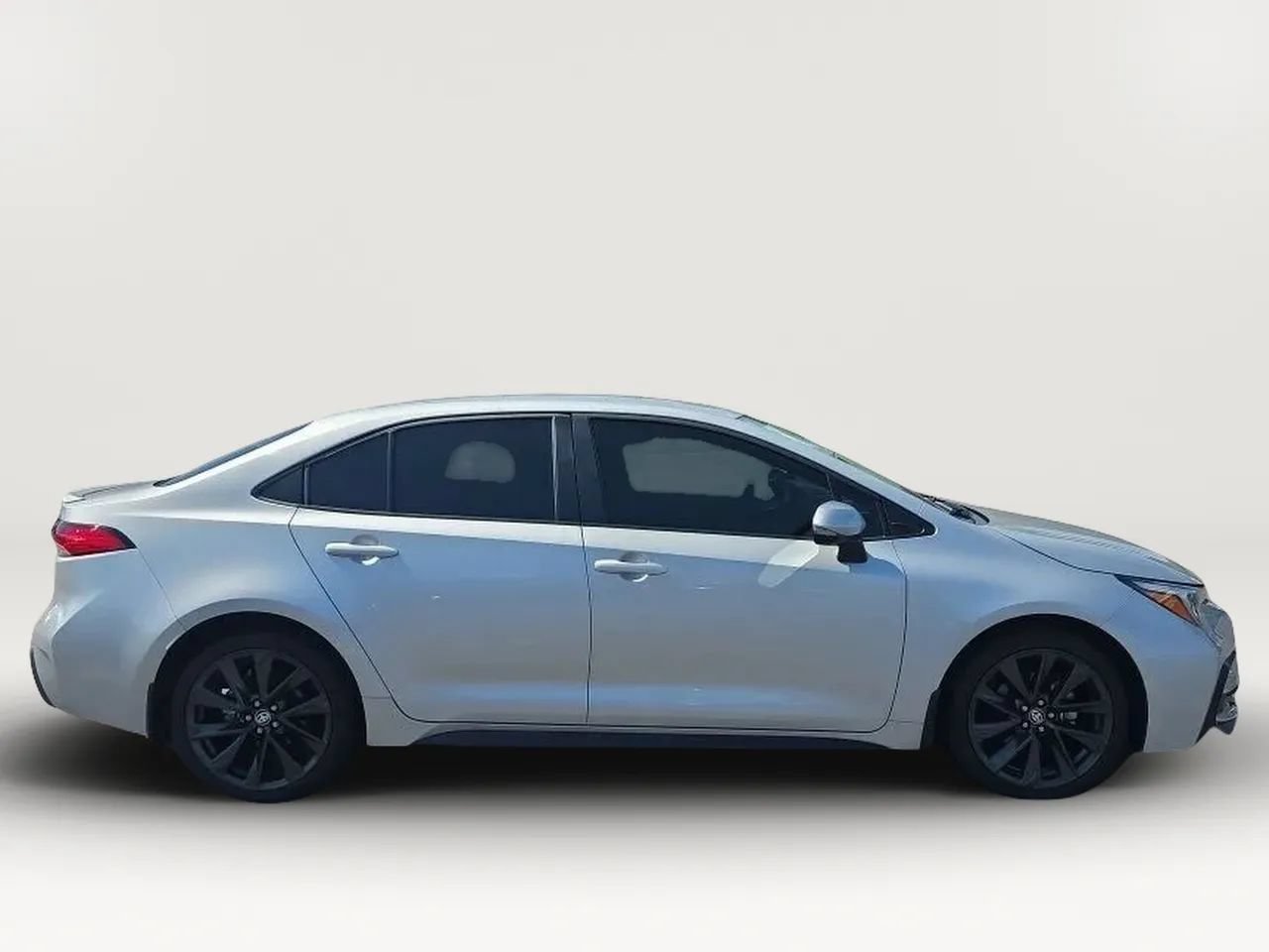 Used 2025 Toyota Corolla SE FWD image 9