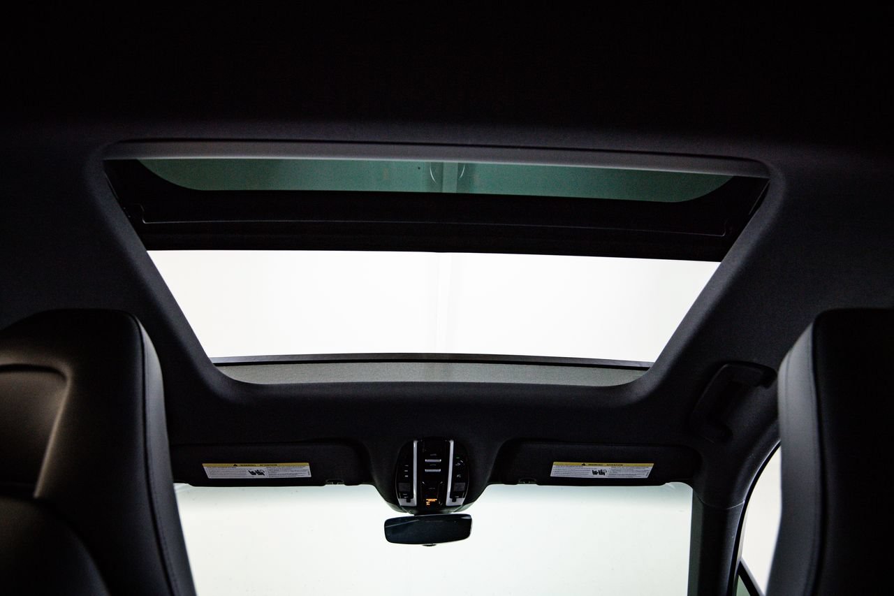 Certified 2023 Porsche Panamera image 30