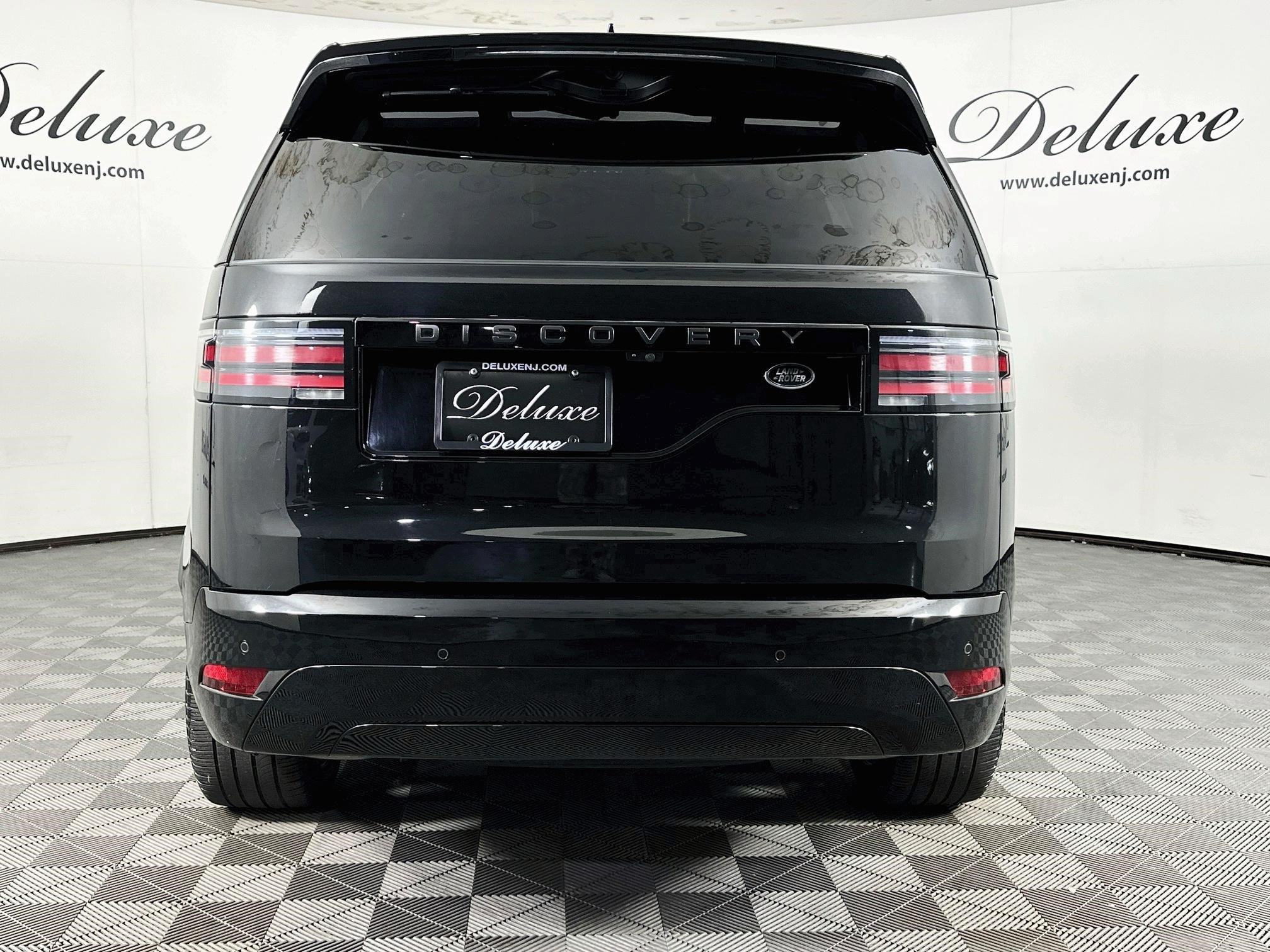 Used 2023 Land Rover Discovery S R-Dynamic AWD/4WD image 5