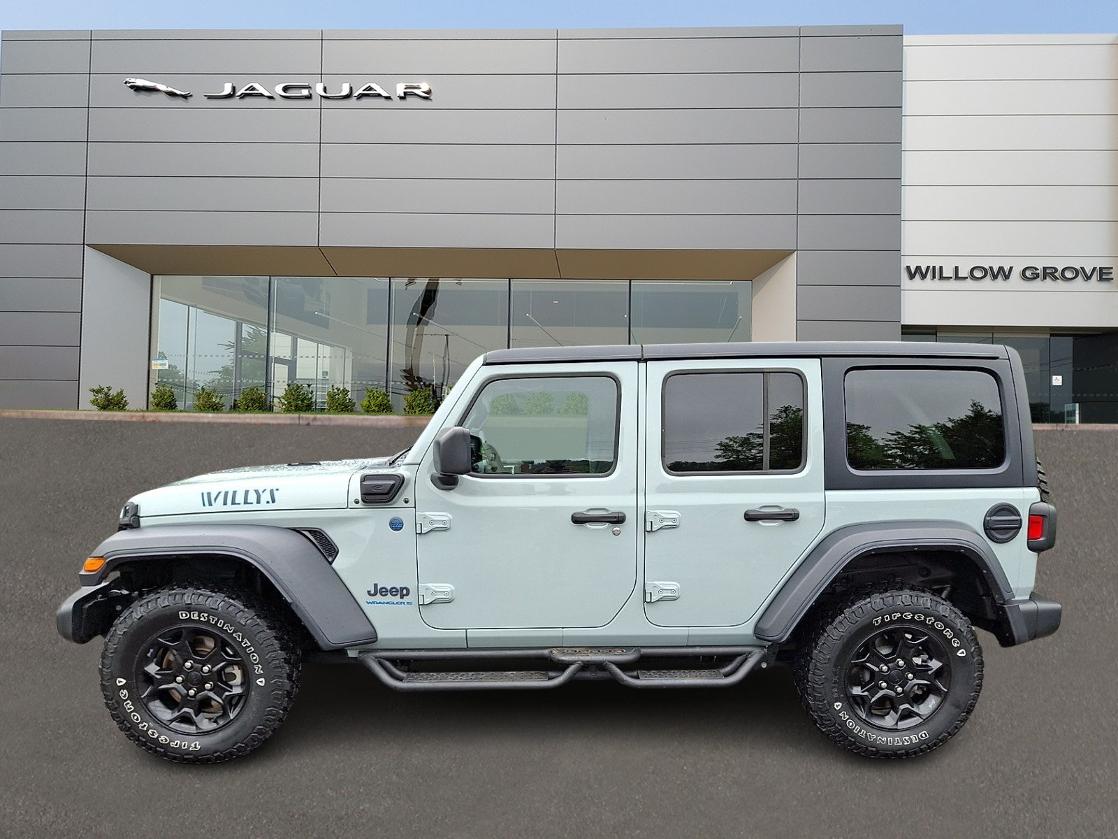 Used 2023 Jeep Wrangler Unlimited w/ Cold Weather Group AWD/4WD image 6