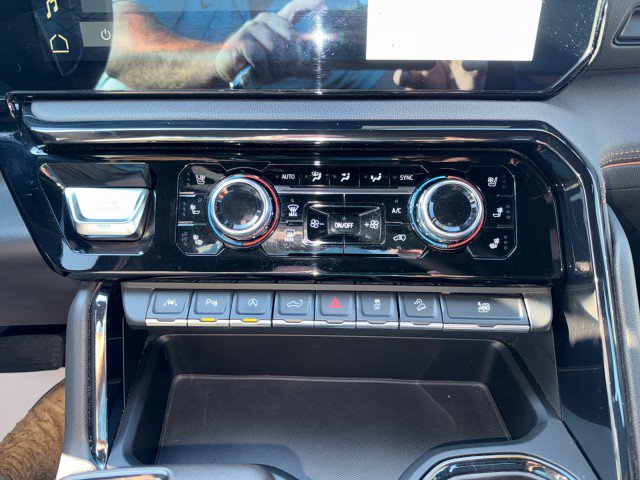 Used 2022 GMC Sierra 1500 AT4 w/ AT4 Premium Package image 18