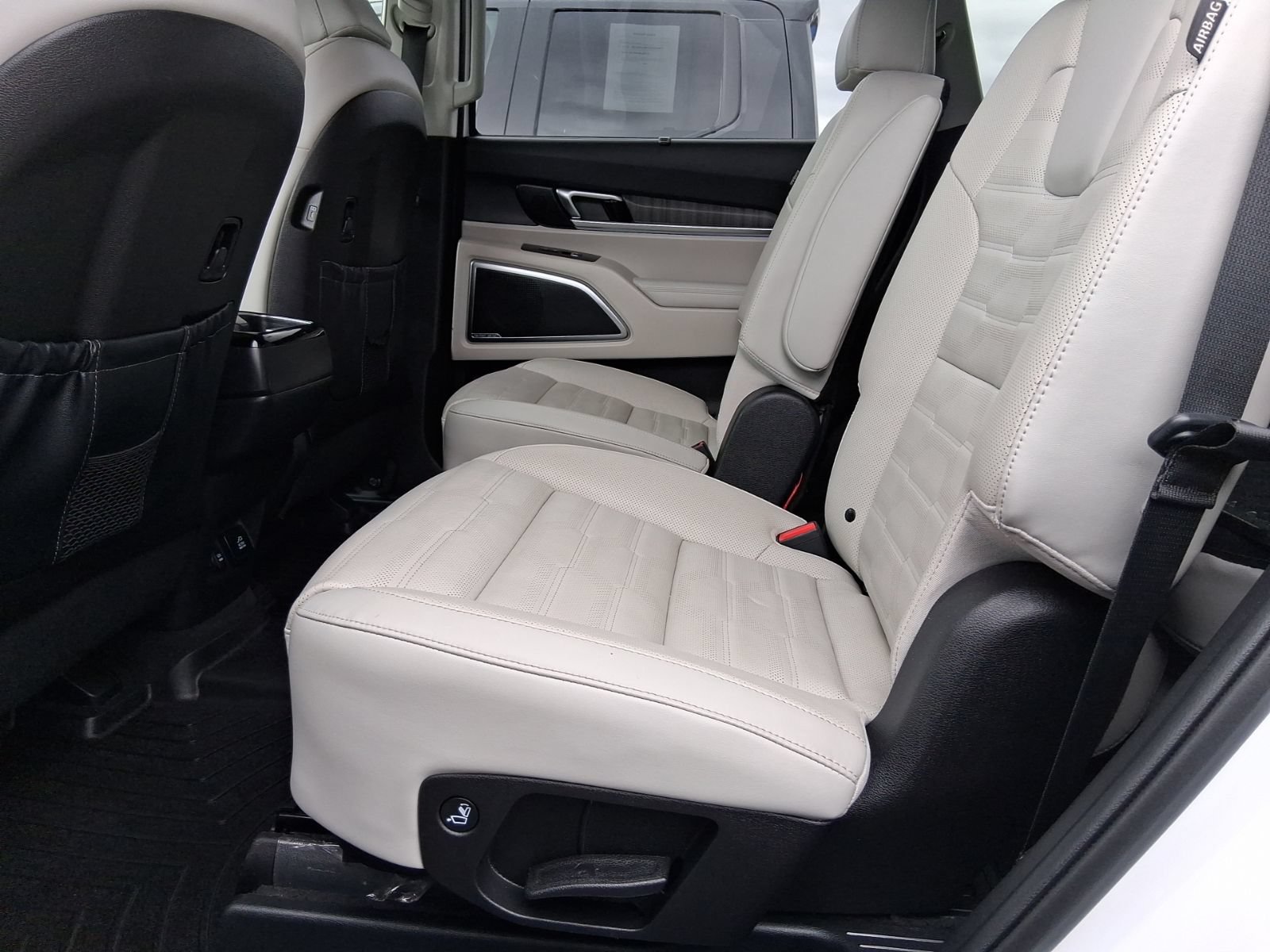 Used 2024 Kia Telluride SX Prestige w/ Towing Package AWD/4WD image 9