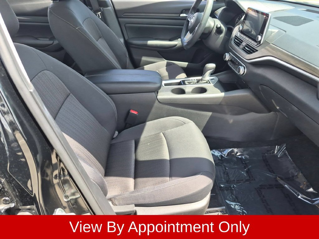 Used 2025 Nissan Altima 2.5 SV FWD image 31