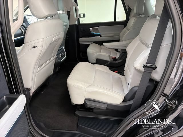 Certified 2025 Ford Expedition Platinum w/ Driver's Package AWD/4WD image 30