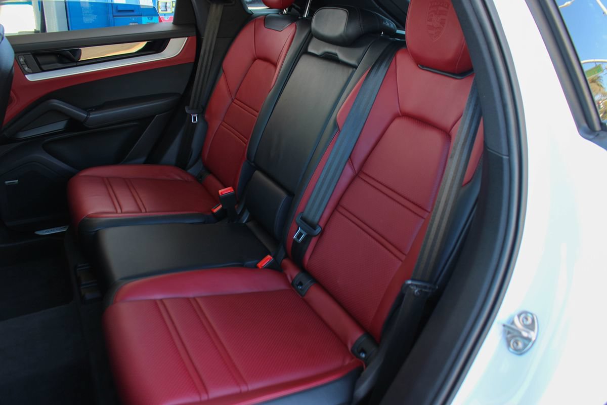 Used 2024 Porsche Cayenne S AWD/4WD image 19