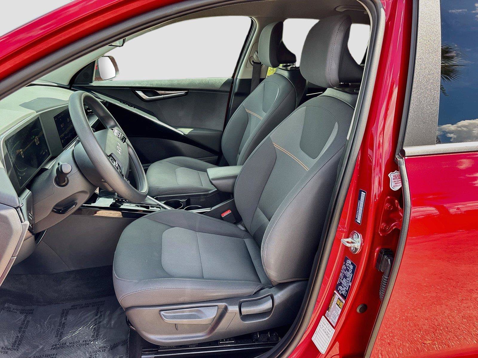 Used 2025 Kia Niro LX FWD image 19