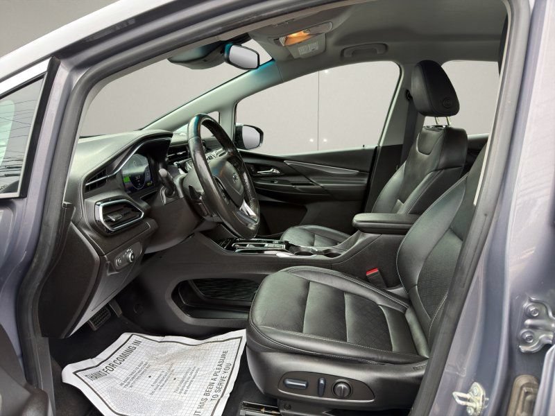 Used 2023 Chevrolet Bolt LT w/ 2LT w/ Infotainment Package FWD image 9