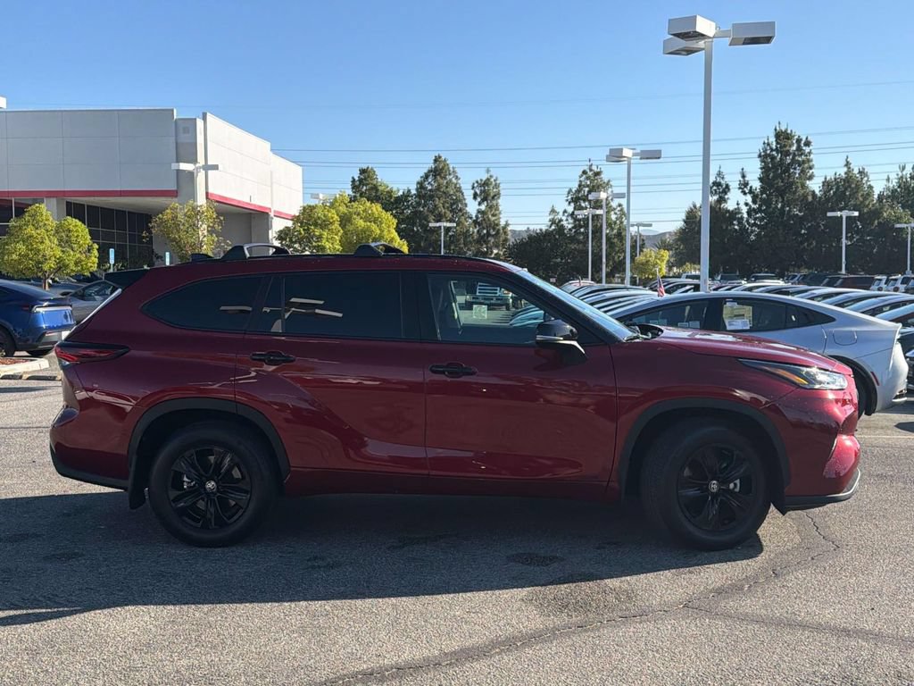 Certified 2025 Toyota Highlander XLE AWD/4WD image 3