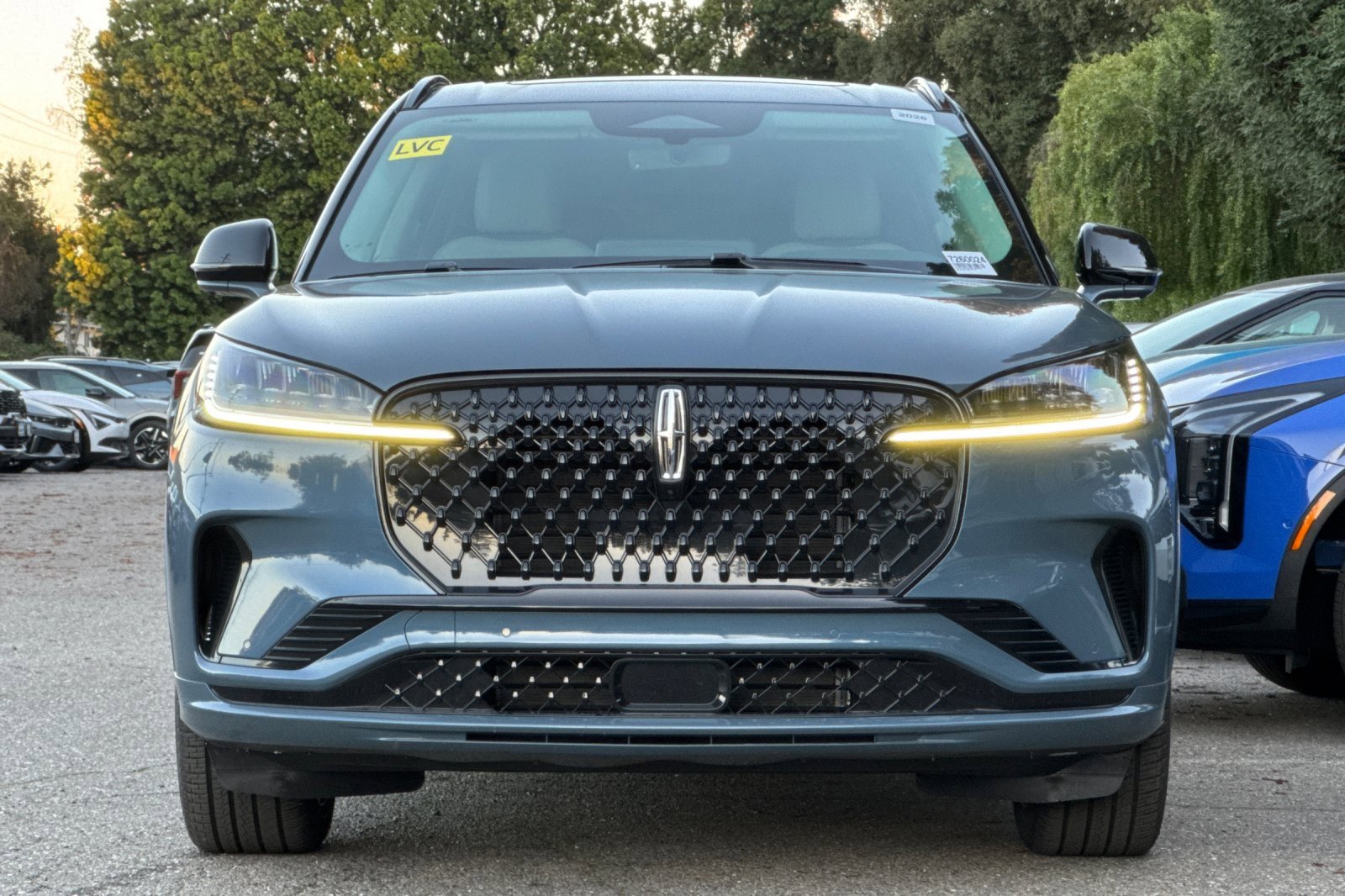 New 2026 Lincoln Aviator AWD w/ Jet Appearance Package image 3