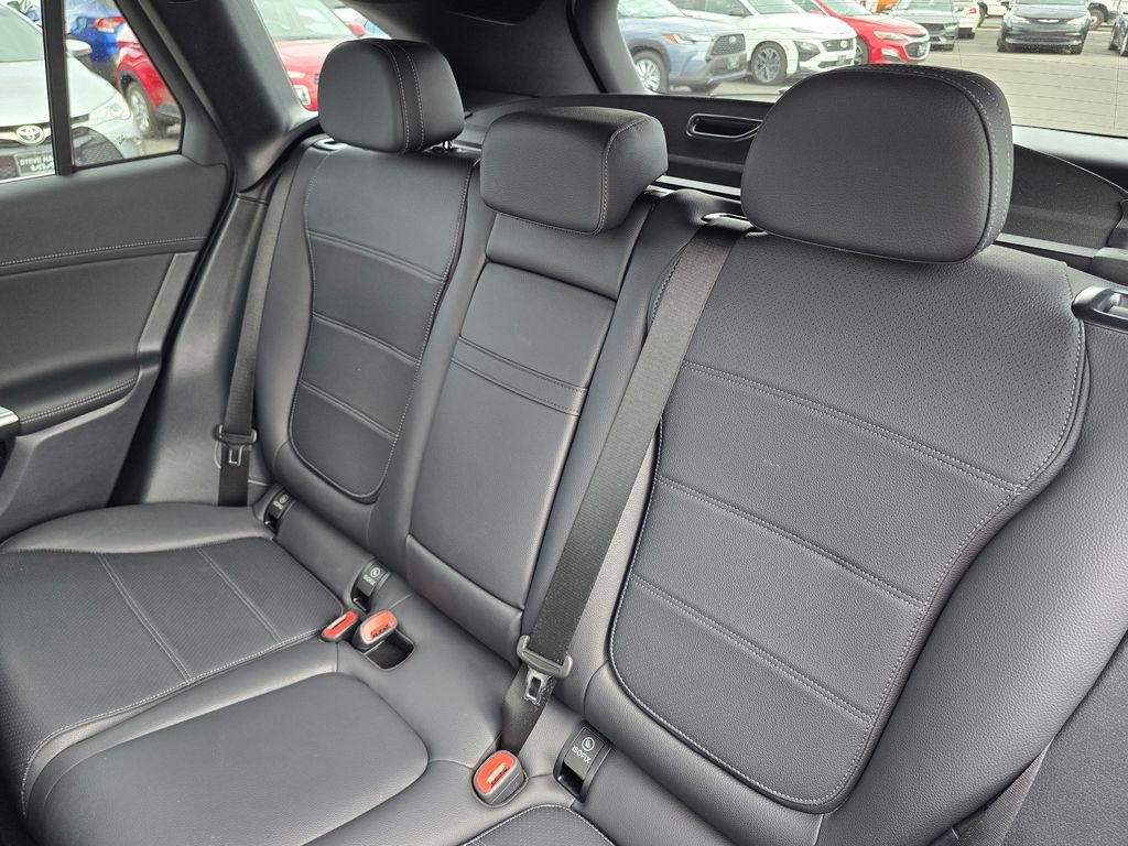 Used 2025 Mercedes-Benz GLC 300 4MATIC image 17