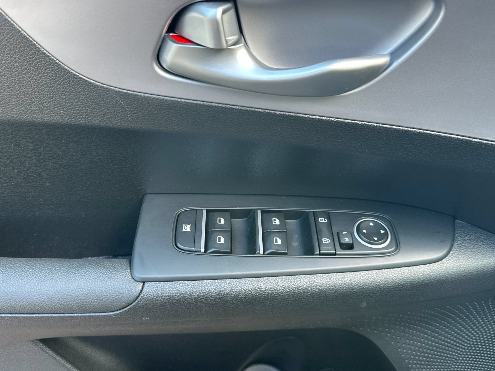 Used 2024 Kia Forte LXS FWD image 11
