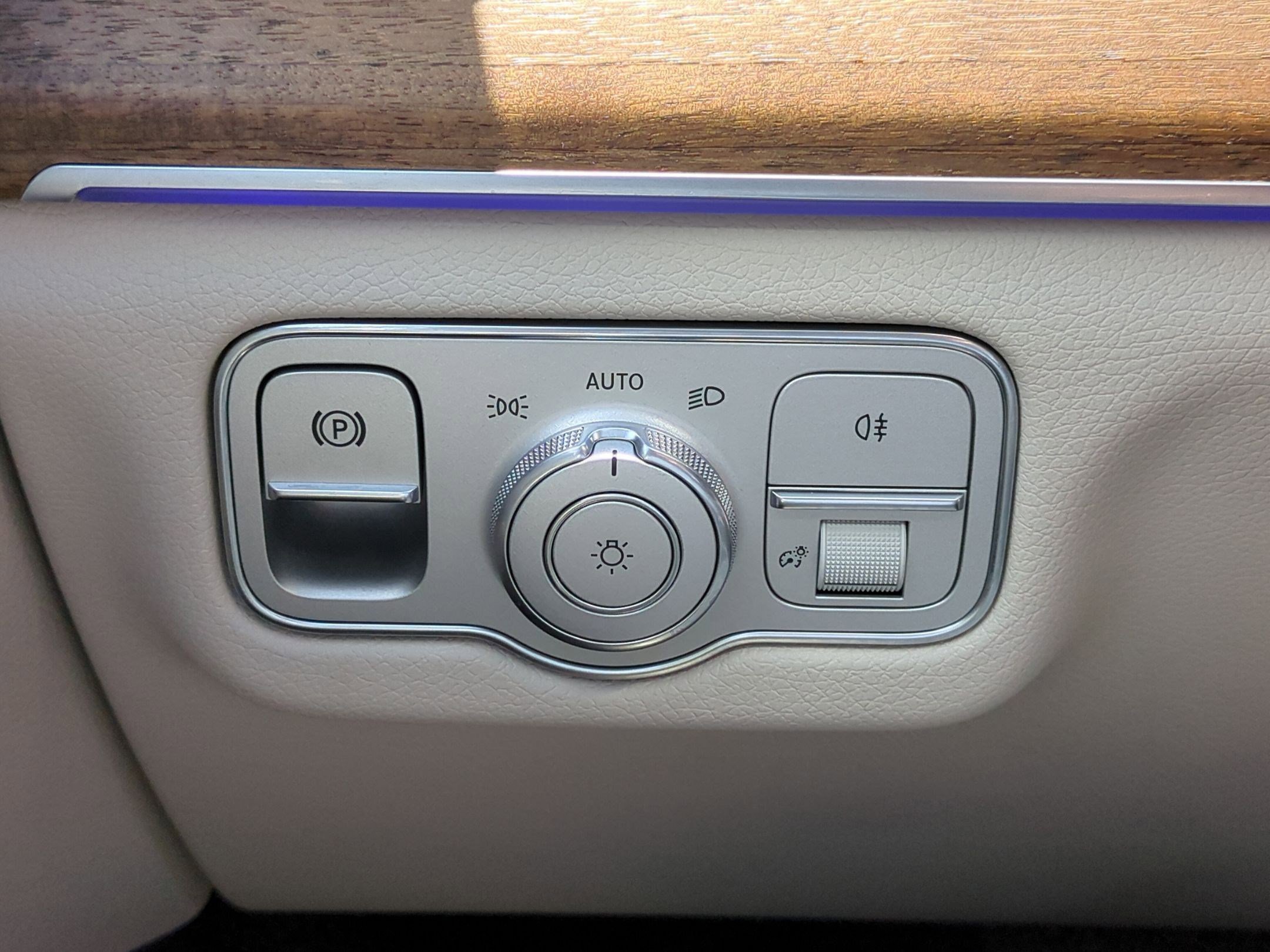 Certified 2025 Mercedes-Benz GLE 450e 4MATIC image 17
