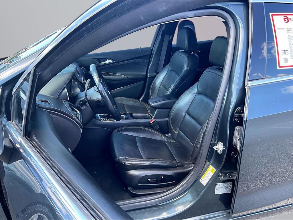 Used 2017 Chevrolet Cruze Premier FWD image 26